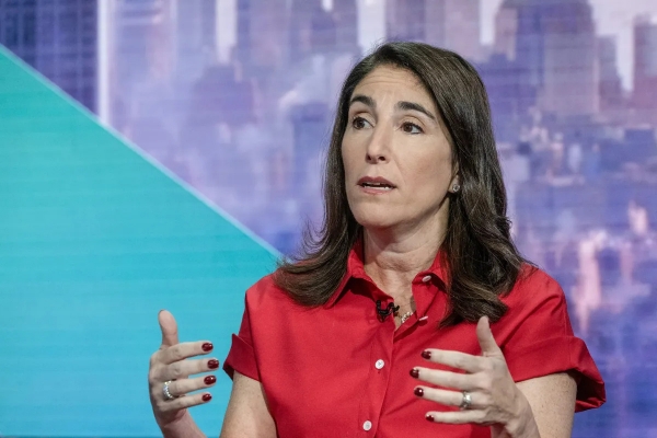 هاماك المسؤولة في الفيدرالي: التضخم يستدعي القلق أكثر من سوق العمل