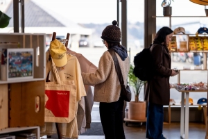 معنويات المستهلكين الأمريكيين تهوي إلى أحد أدنى مستوياتها على الإطلاق