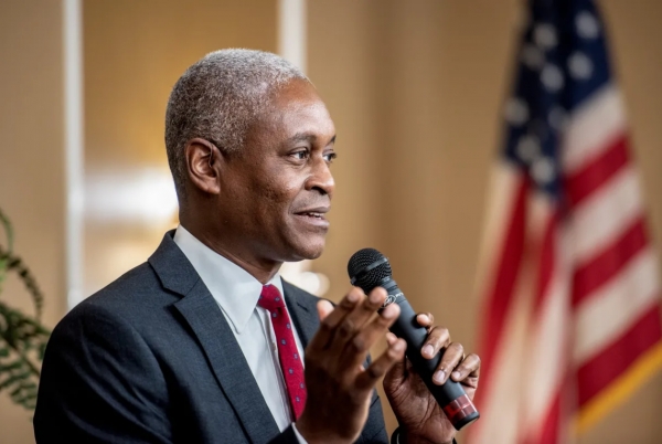 بوستيك: التضخم المرتفع يجب أن يبقي أسعار الفائدة دون تغيير