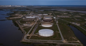 مصادر: إدارة ترامب تبحث خطة مقايضة النفط الفنزويلي لملء الاحتياطي الاستراتيجي