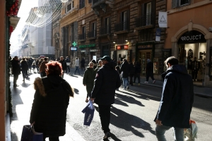 التضخم في منطقة اليورو يتراجع في فبراير ويحسم تحرك المركزي الأوروبي