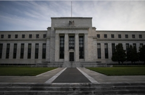 محضر الفيدرالي يظهر إشارة عدد من المسؤولين إلى سيناريو رفع الفائدة