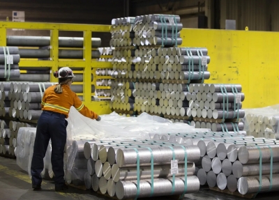 نشاط قطاع التصنيع الأمريكي يعمق انكماشه والتوظيف عند أدناه في خمس سنوات