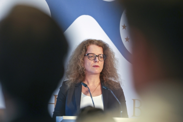 شنابل عضو المركزي الأوروبي تلغي المزيد من رفع الفائدة بعد انخفاض التضخم "الملحوظ".