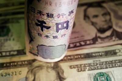 الدولار يعمق الخسائر أمام الين واليورو بعد بيانات الوظائف