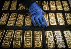هبوط الذهب إلى أدناه في أسبوع مع إنحسار المخاوف الجيوسياسية