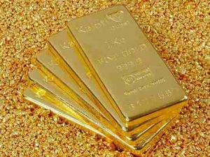 الذهب عند أعلى مستوى في أكثر من شهر مع ضعف الدولار وعوائد السندات