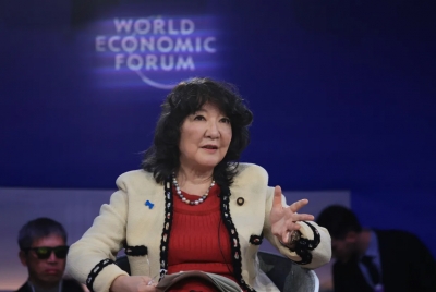 وزيرة المالية اليابانية تدعو إلى الهدوء بعد عاصفة بيع في السندات