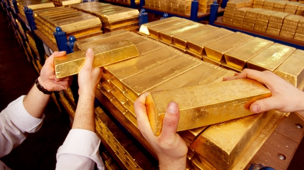 الذهب يتجاوز 4600 دولار للاونصة مع تصاعد الطلب على الملاذات الآمنة بفعل الخلاف بين باول وترامب