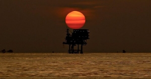 انخفاض النفط بأكثر من 2% مع إنحسار المخاوف بشأ إمدادات الشرق الأوسط