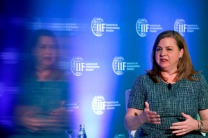 بومان: سوق العمل "الهش" يبرر المزيد من تخفيضات الفائدة