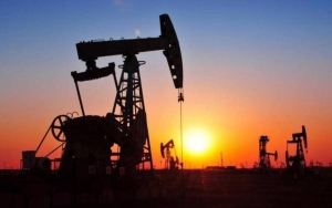 النفط يرتفع مع استمرار عدم اليقين بشأن المحادثات التي تهدف لانهاء الحرب الأمريكية الايرانية