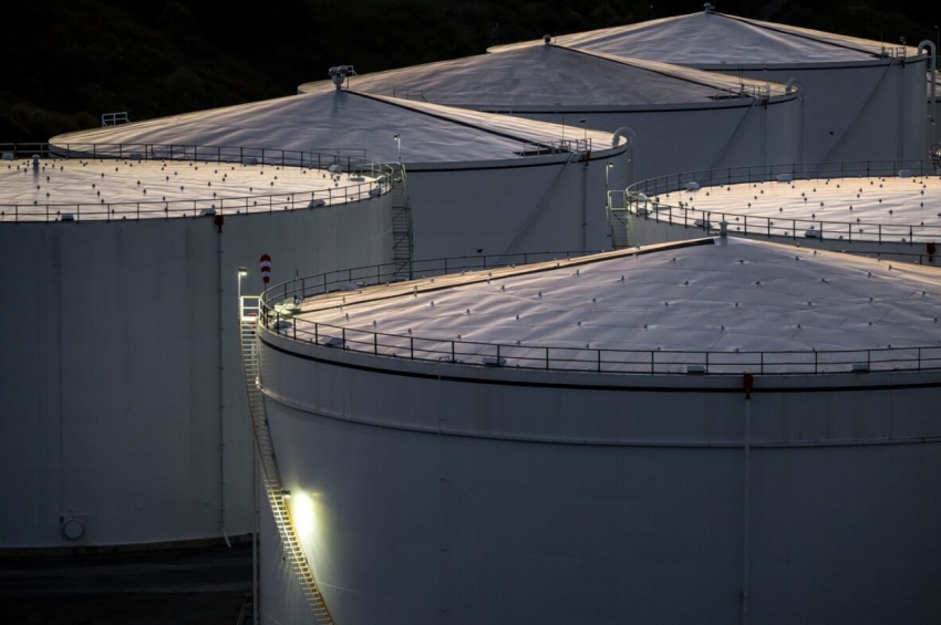 وكالة الطاقة الدولية تقترح الإفراج عن كميات هائلة من احتياطيات النفط الاستراتيجية