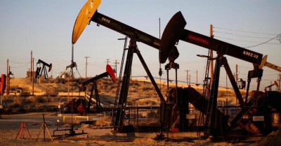 النفط يتجه لارتفاع اسبوعي مع فرض الولايات المتحدة عقوبات على ايران وتخفيضات أوبك