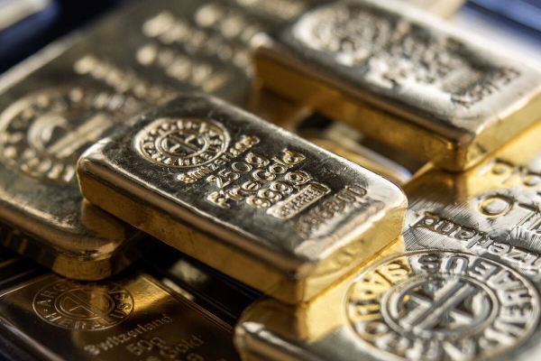 استقرار الذهب قرب مستوى قياسي في إلتقاط للأنفاس