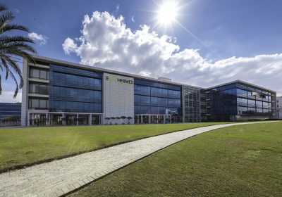 أكبر بنك إماراتي يعرض 1.2 مليار دولار للإستحواذ على "هيرميس" المصرية