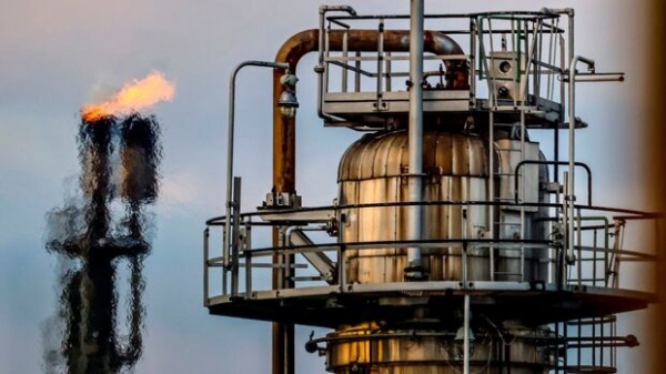 النفط يقفز مع تصعيد ترامب الضغط على روسيا بعقوبات تهدد الإمدادات