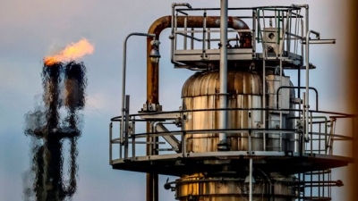 النفط يقفز مع تصعيد ترامب الضغط على روسيا بعقوبات تهدد الإمدادات