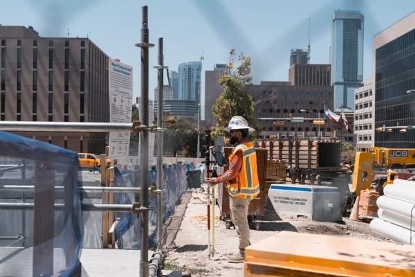 نمو الوظائف الأمريكية يتباطأ والبطالة ترتفع في يونيو