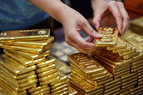 الذهب يرتفع لأعلى مستوياته في ثلاثة أشهر مدعوما بضعف الدولار والعوامل الفنية