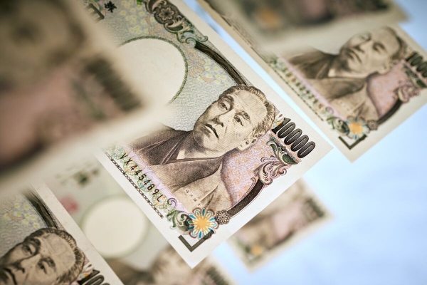 الين يهبط متجاوزاً 152 للدولار ويعزز إحتمالية التدخل