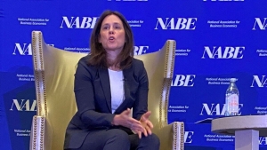 لوجان عضوة الاحتياطي الفيدرالي لا ترى حاجة لخفض الفائدة، وتعارض خفضها في ديسمبر