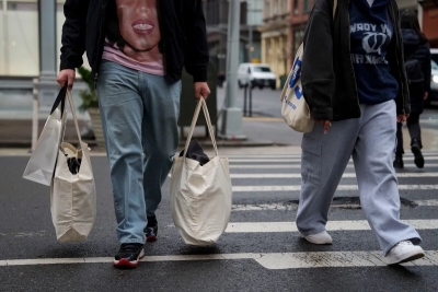 إنفاق المستهلك الأمريكي يرتفع بالكاد ومؤشر التضخم يرتفع