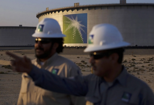 السعودية تخفض أسعار نفطها بأكبر وتيرة منذ 26 عاماً مع ضعف السوق