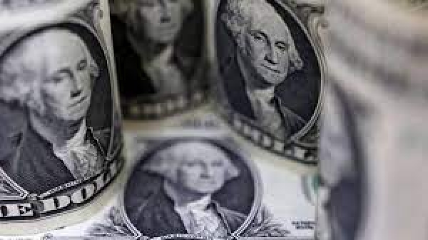 الدولار يستقر لكنه يكافح للتعافي مع استمرار الحذر في الأسواق بفعل هشاشة وقف إطلاق النار