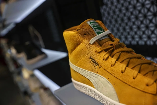 أسهم "بوما" تنهار بعد خفض توقعاتها بفعل ضعف الطلب والرسوم الجمركية