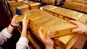 الذهب يسجل ادنى مستوياته في شهرين مع تصاعد التوتر بين الولايات المتحدة وإيران مما أثار مخاوف التضخم