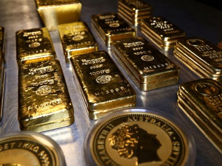 الذهب يرتفع مع تراجع أسعار النفط ، والتركيز على قرار الاحتياطي الفيدرالي