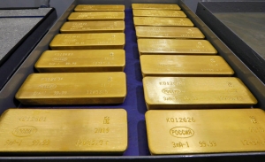 الذهب يحطم حاجز ال1900 دولار، ومستثمر مخضرم يوصي بمواصلة الشراء