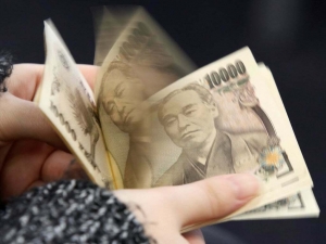 معنويات المخاطرة تدفع الين لادنى مستوياته في شهر مع انخفاض اليورو