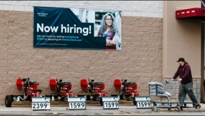 الوظائف الشاغرة بأمريكا تنخفض إلى أدناها في 14 شهراً في نوفمبر