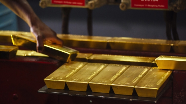الذهب يتراجع مع تجدد مخاوف التضخم بفعل الأعمال العدائية في الشرق الأوسط
