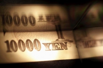 الين يرتفع في تداولات ضعيفة وسط تهديدات التدخل