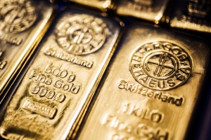 الذهب يرتفع مع تقييم المستثمرين لتقارير اتفاق وقف إطلاق النار بين الولايات المتحدة وإيران