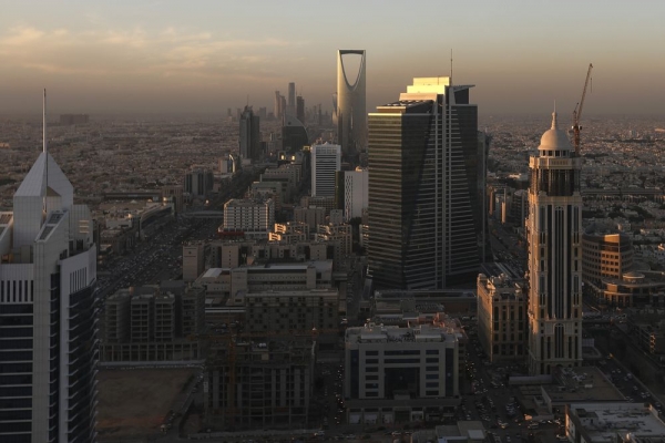 السعودية تعترض صواريخ للحوثيين فوق الرياض ومدن جنوبية