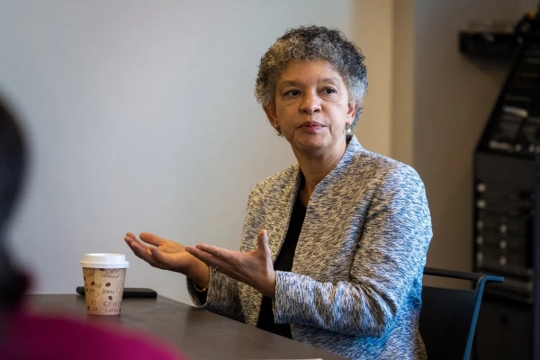 كولينز تشير إلى أن معدلات الفائدة "مناسبة في الوقت الحالي"