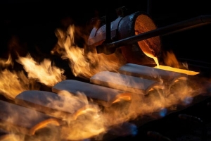 الذهب قرب أحدث مستوياته القياسية بدعم من توقعات الفائدة والتوترات الجيوسياسية