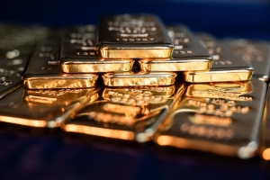 الذهب يتراجع بعض الشيء في انتظار مزيد من البيانات الأمريكية