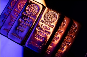 الذهب يتراجع بعد موجة صعود استمرت أربعة أيام مع عودة المتداولين الآسيويين