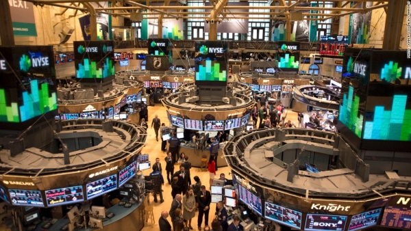 انخفاض مؤشرات وول ستريت بفعل قطاع التقنية وضعف النفط