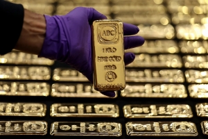 الذهب يلتقط أنفاسه بعد بلوغ مستويات قياسية وسط تحسن طفيف في المعنويات