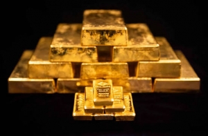 الذهب يتراجع عن أعلى مستوياته في ثلاثة أشهر مع ترقب المستثمرين لبيانات التضخم الامريكية